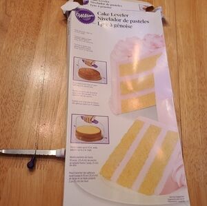 Wilson cake leveler